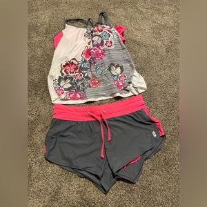 Free country swimming suit only worn once